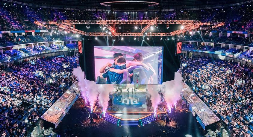 充满竞争的 充满竞争的