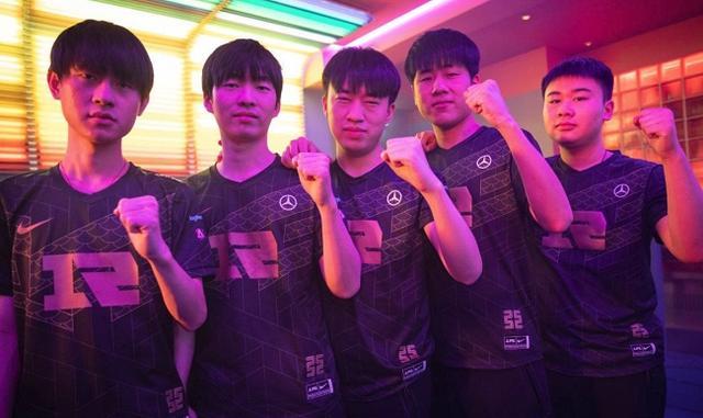 试图打破她 试图打破她