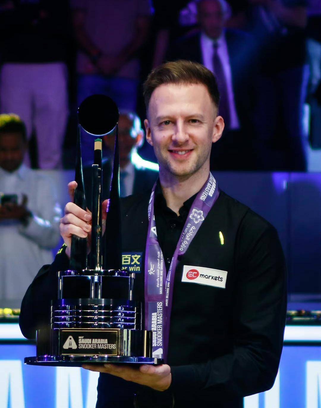 赛场上频频 赛场上频频